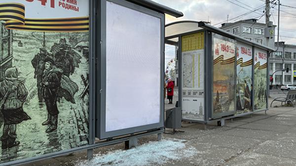 Ничего святого: молодые вандалы разбили «победную» остановку в Архангельске