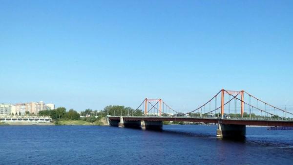 Женщина прыгнула в воду с Кузнечевского моста в Архангельске