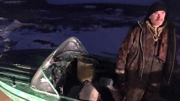 Упрямый рыбак-браконьер оказался зажат во льдах под Архангельском
