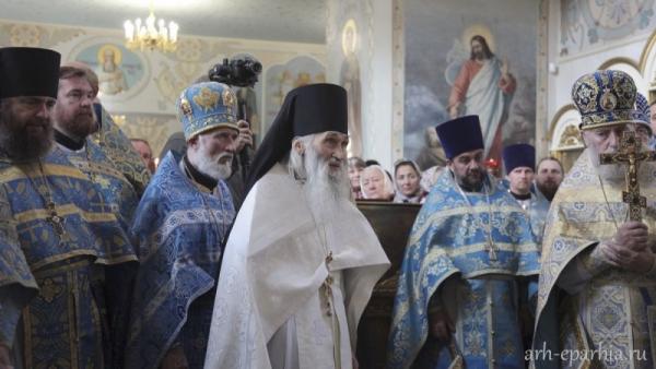 Личный духовник патриарха Кирилла приехал в Архангельск