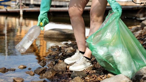 Эксперты настороженно отнеслись к инициативе запрета пластиковых пакетов в России