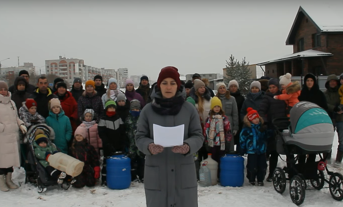 После жалобы Путину власти начали доставлять воду жителям северодвинского  квартала - Общество - Новости Архангельска