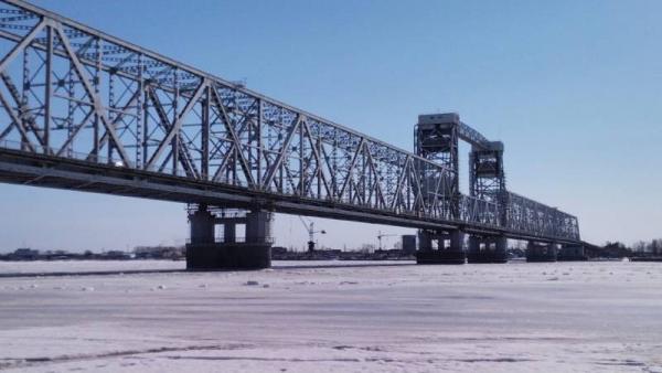 В Архангельске анонсировали очередные перекрытия движения по ж/д мосту