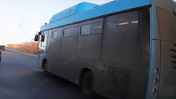 Грязные автобусы нового перевозчика возмутили жителей Архангельска 