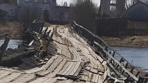 В архангельской глубинке разрушился деревянный мост-памятник XVIII столетия