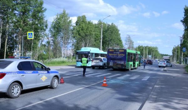 В Архангельске на пешеходном переходе сбили двух подростков