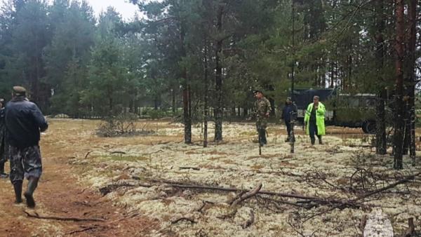 В лесах Архангельской области чуть не потерялись двое маленьких детей