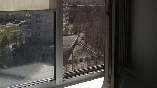 Из окна многоквартирного дома в Архангельске выпал двухлетний малыш