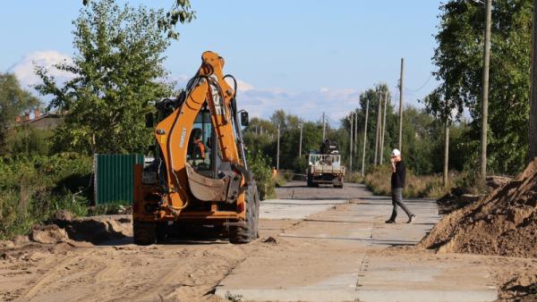 Глава Архангельска проверил ремонт центральной дороги на Кегострове