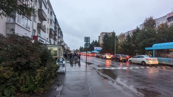 Люди стояли в пробке по 3 часа: в Архангельске произошел транспортный коллапс