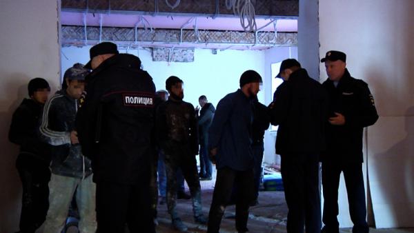 12 мигрантов едут на родину: В Архангельске подвели итоги операции «Нелегал»