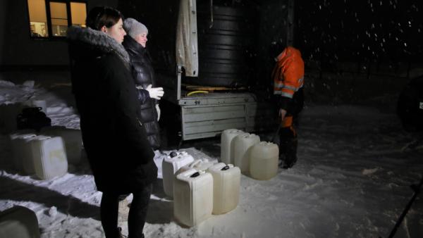 После жалобы Путину власти начали доставлять воду жителям северодвинского квартала