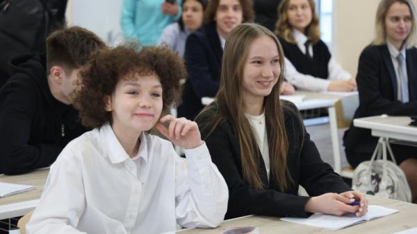 Архангельские ученики в новой четверти вернулись в родные стены шестой гимназии