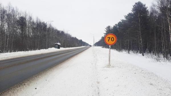 На основной трассе Архангельской области ввели ограничение скорости
