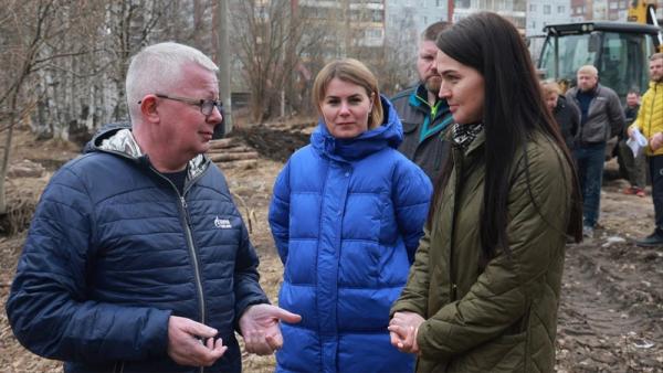 В Архангельске с нарушениями начали благоустраивать набережную реки Соломбалки