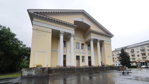 Депутаты вновь заговорили о судьбе пустующего кинотеатра «Мир» в Архангельске