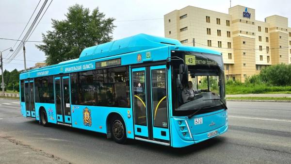 На улицы Архангельска вышли автобусы большого класса из Санкт-Петербурга 