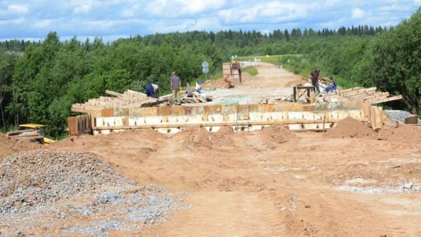 В Архангельской области идет капитальный ремонт моста через реку Большая Свага