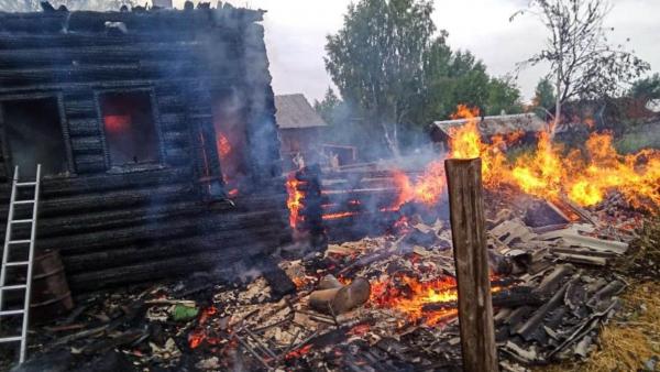 В Архангельской области из-за удара молнии выгорел частный дом 