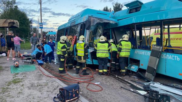 «Лобовое» ДТП с участием автобусов произошло в Архангельске: есть пострадавшие