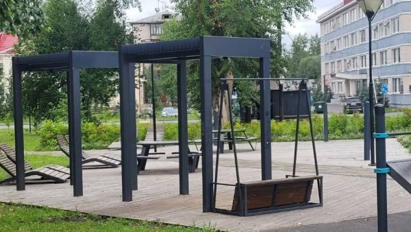 В Архангельске вандалы снесли качели в парке имени Ленина поселка 3-го Лесозавода