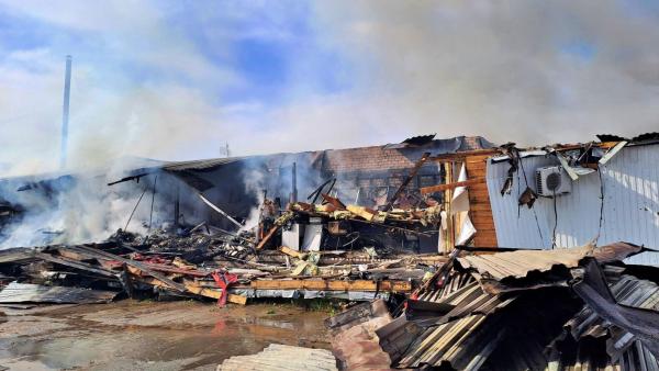 В Архангельской области сгорели складские помещения: пострадавших нет