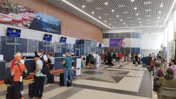 Летевший из Архангельска в Петербург самолет был вынужден вернуться в аэропорт 