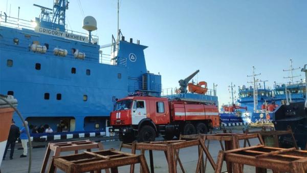 В результате пожара на научном судне Росатома в Архангельске пострадал один человек