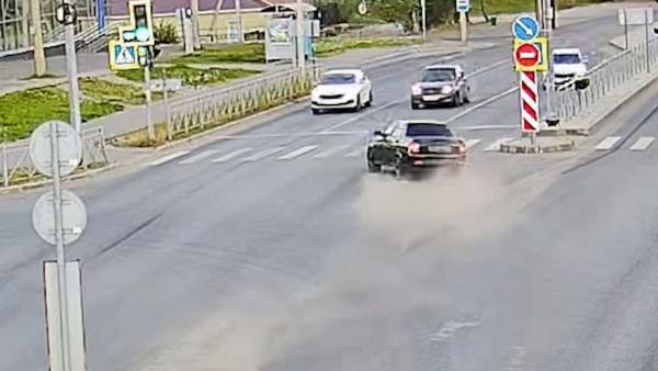 ГАИ опубликовала видео ночной аварии с тремя автомобилями в Архангельске
