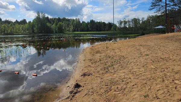 В Архангельской области открыли бесплатный оборудованный пляж: что там есть