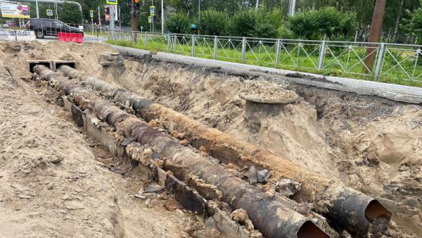 Глава Архангельска проверил реконструкцию теплосети на Обводном канале 