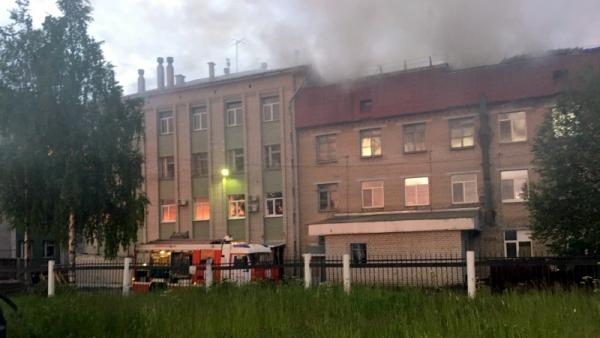 Ночной пожар не повлиял на работу станции переливания крови в Архангельске