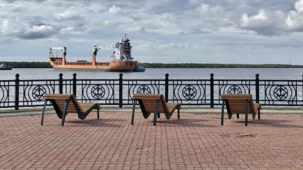 Шезлонги — это только начало: в Архангельске началось благоустройство набережной