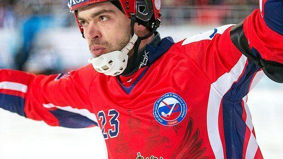 Капитан «Водника» Евгений Дергаев впервые стал лучшим хоккеистом России