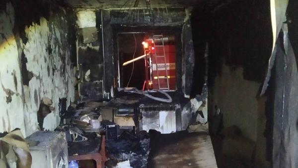 В Архангельске при пожаре полностью выгорела квартира пьяного курильщика