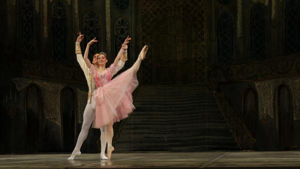 Золушка на пуантах: балет знаменитого театра вызвал овации архангелогородцев