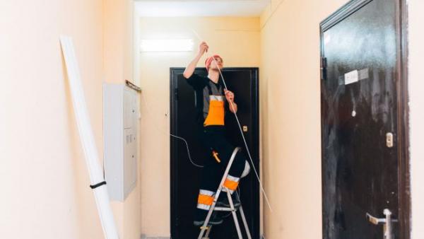 «Ростелеком» запускает услугу прокладки кабелей в квартире во время ремонта