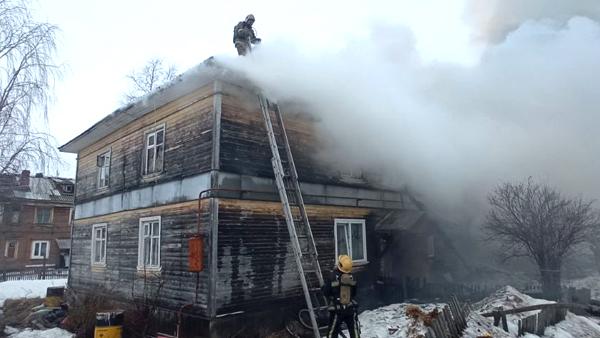 Неполадки с газом привели к серьезному пожару в жилом доме в Архангельске