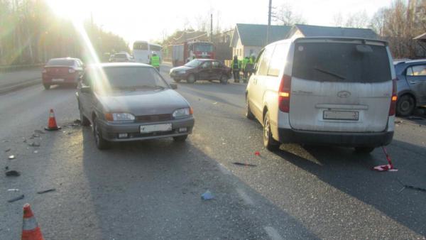 Пьяный водитель иномарки устроил аварию с пятью автомобилями в Архангельске