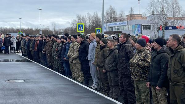 В день завершения мобилизации из Архангельска отправили новую группу резервистов