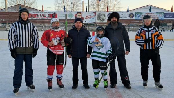 В Вельске проходит всероссийский турнир по хоккею с шайбой среди школьников