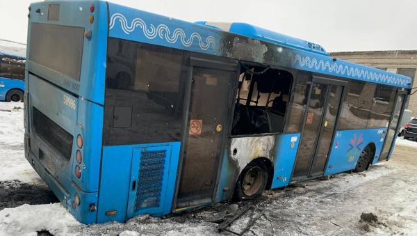 Автобусные войны продолжаются: неизвестный поджег рейсовый «Лиаз» в Архангельске